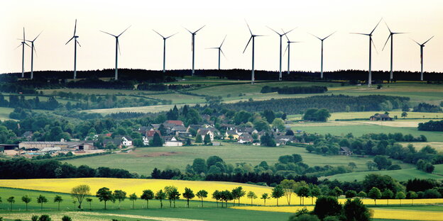 Windräder in der Landschaft Windräder in der Landschaft