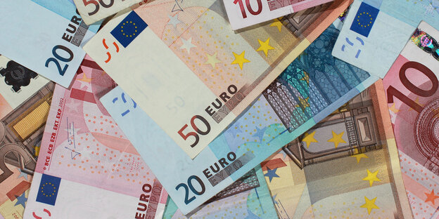 viele 10-, 20- und 50-Euronoten viele 10-, 20- und 50-Euronoten