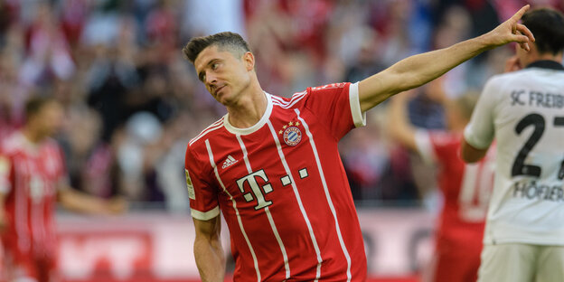 Robert Lewandowski beim Jubeln Robert Lewandowski beim Jubeln