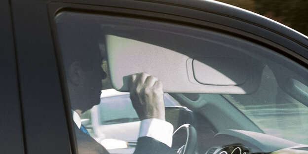 Ein Mann im Auto. Paul Manafort Ein Mann im Auto. Paul Manafort