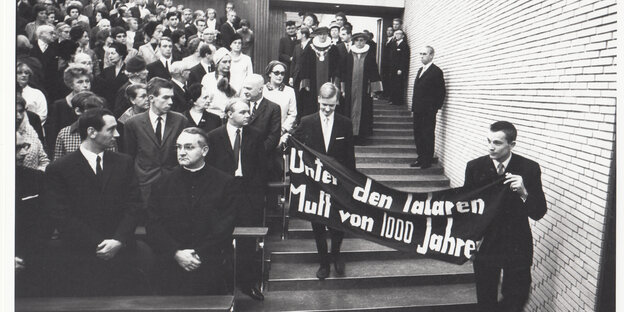 Studenten mit Transparent