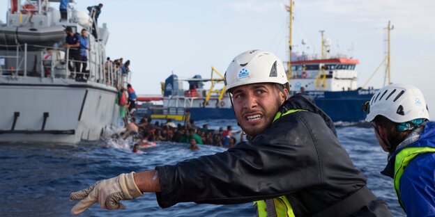 Rettungsaktion vor der libyschen Küste Rettungsaktion vor der libyschen Küste
