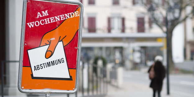 Plakat mit Aufruf zum Wählen zu gehen Plakat mit Aufruf zum Wählen zu gehen