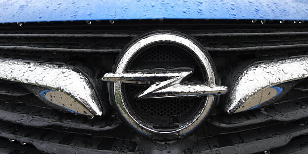Kühlergrill mit Opel-Zeichen Kühlergrill mit Opel-Zeichen