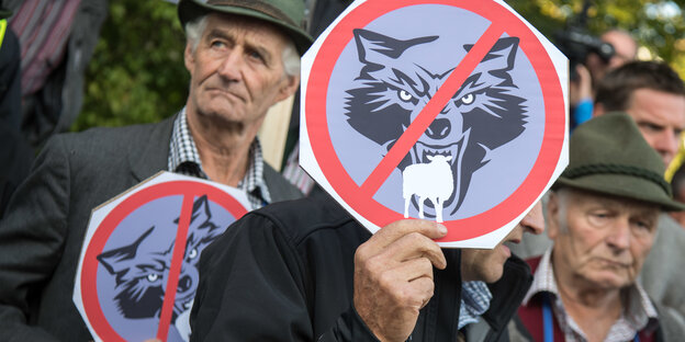 Landwirte protestieren gegen die Wiederkehr der Wölfe Landwirte protestieren gegen die Wiederkehr der Wölfe