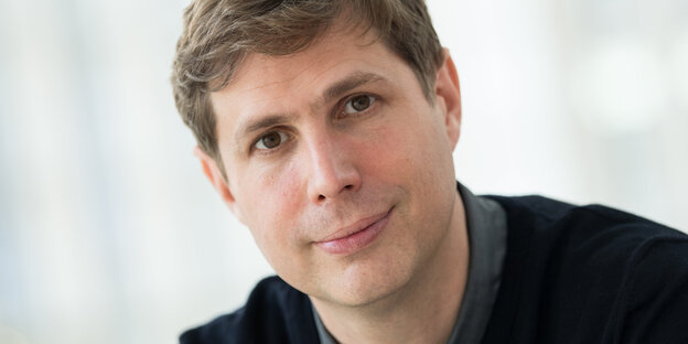 Daniel Kehlmann lächelt Daniel Kehlmann lächelt