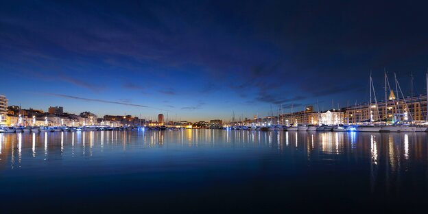 Ein Hafen im Abendlicht Ein Hafen im Abendlicht