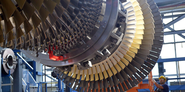 Mitarbeiter im Gasturbinenwerk Mitarbeiter im Gasturbinenwerk