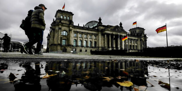 der Reichstag im Regen der Reichstag im Regen