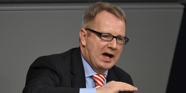 SPD-Politiker Johannes Kahrs hält eine Rede im Parlament SPD-Politiker Johannes Kahrs hält eine Rede im Parlament