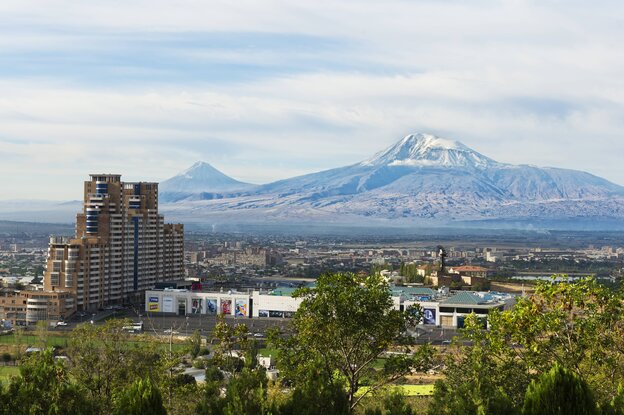 Blick von Eriwan auf den Berg Ararat Blick von Eriwan auf den Berg Ararat