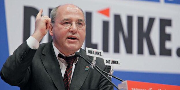 Gregor Gysi am Mirkofon Gregor Gysi am Mirkofon