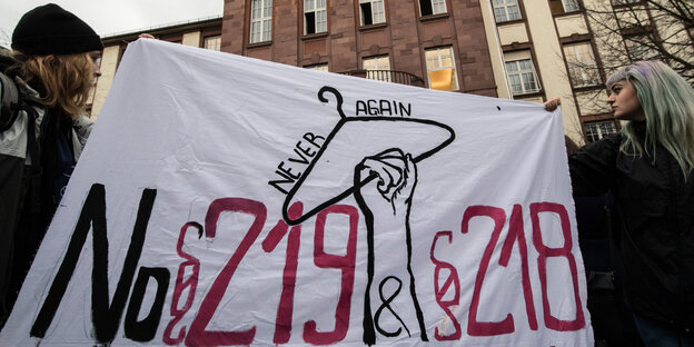 Plakat gegen die §§ 218 und 219a Plakat gegen die §§ 218 und 219a