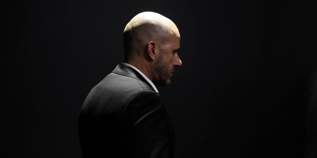 Ein Mann. Peter Bosz Ein Mann. Peter Bosz