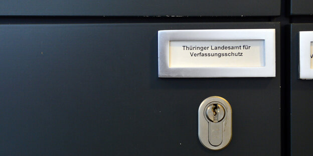 Ein Schließfach mit der Aufschrift: „Thringer Landesamt für Verfassungsschutz“ Ein Schließfach mit der Aufschrift: „Thringer Landesamt für Verfassungsschutz“