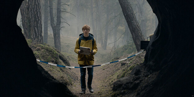 Ein junger Mann im Wald Ein junger Mann im Wald