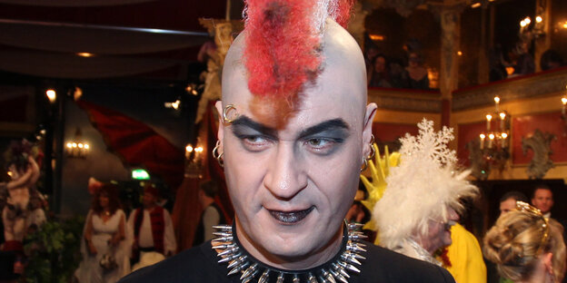 Der Politiker Söder im Punk-Kostüm Der Politiker Söder im Punk-Kostüm