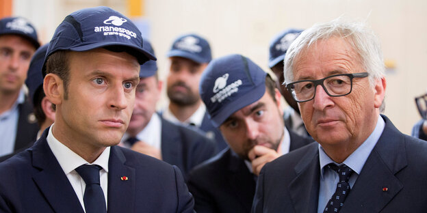 Emmanuel Macron neben Jean-Claude Juncker Emmanuel Macron neben Jean-Claude Juncker