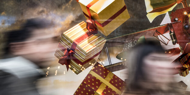 Geschenke und zwei Menschen Geschenke und zwei Menschen
