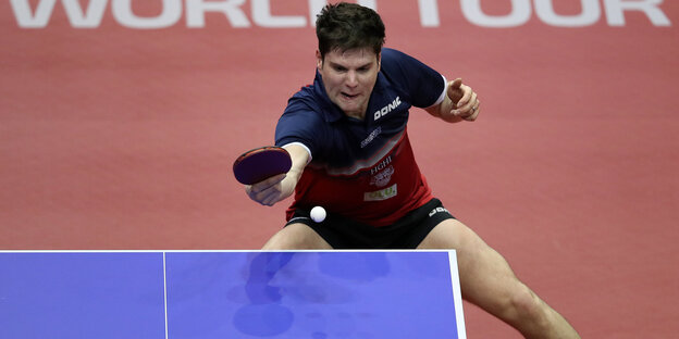 Dimitrij Ovtcharov an der Tischtennisplatte Dimitrij Ovtcharov an der Tischtennisplatte