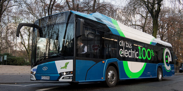 Blauer Elektrobus der Firma Solaris Blauer Elektrobus der Firma Solaris