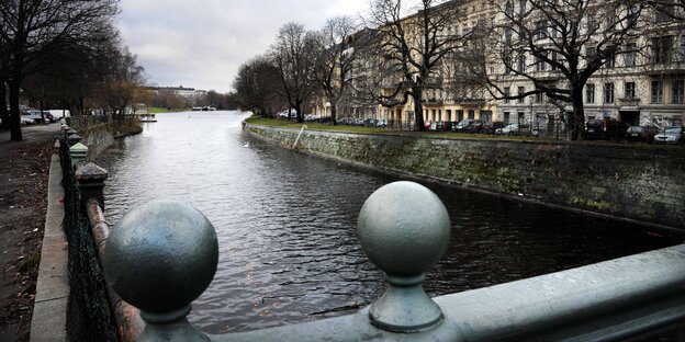 Blick von der Admiralsbrücke auf den Landwehrkanal Blick von der Admiralsbrücke auf den Landwehrkanal