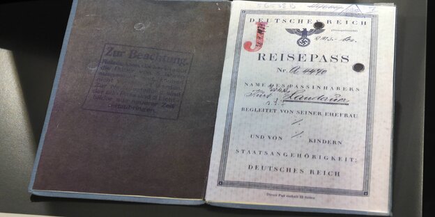 Ein Reisepass aus der Zeit des Nationalsozialismus Ein Reisepass aus der Zeit des Nationalsozialismus