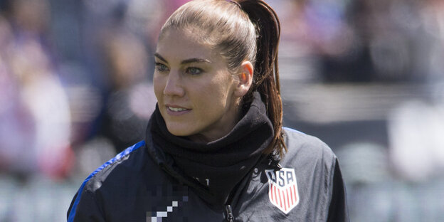 Eine Frau, Hope Solo