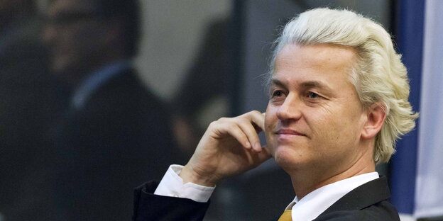ein grinsender Mann ein grinsender Mann