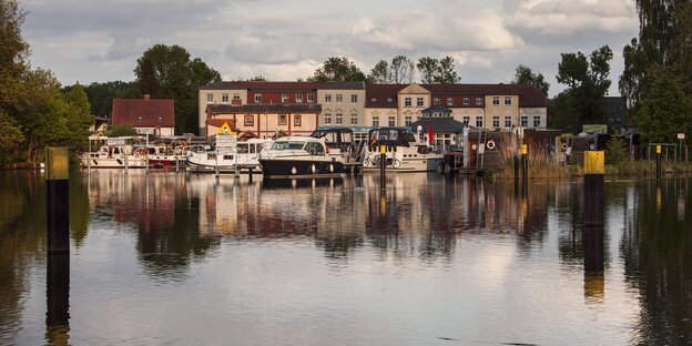 Stadtansicht über Wasser Stadtansicht über Wasser