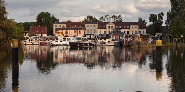 Stadtansicht über Wasser