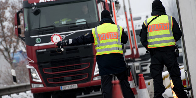 Polizei am Grenzübergang Kiefernfelden