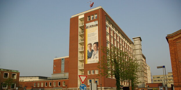 Die Fassade des Bettenhauses des Klinikums Mitte. Die Fassade des Bettenhauses des Klinikums Mitte.
