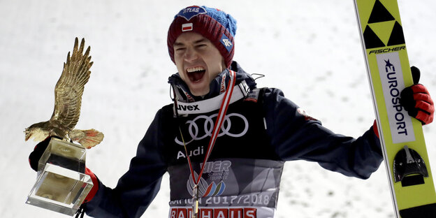 Ein Mann jubelt, es ist Kamil Stoch Ein Mann jubelt, es ist Kamil Stoch