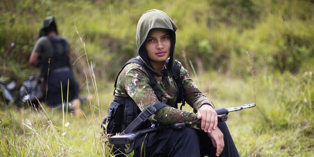 Eine Kämpferin der Farc in Nahaufnahme Eine Kämpferin der Farc in Nahaufnahme