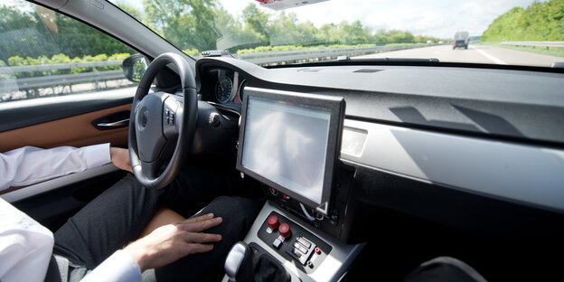 Die Fahrerkabine eines Autos Die Fahrerkabine eines Autos