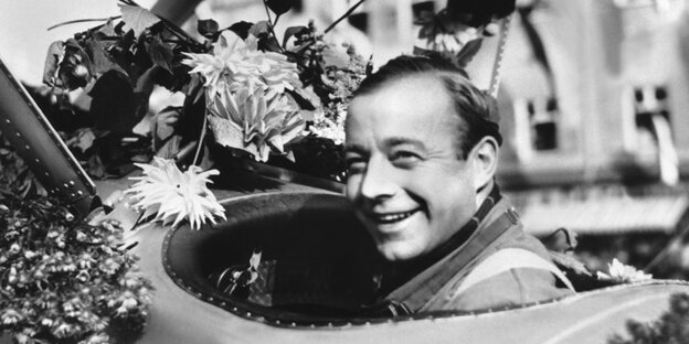 Heinz Rühmann als Pilot. Heinz Rühmann als Pilot.