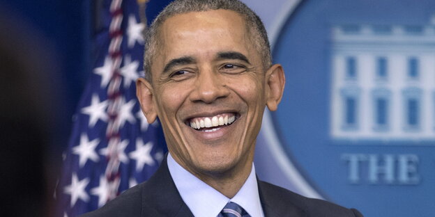Obama lächelt Obama lächelt