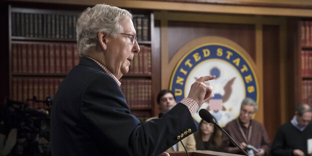 Der Republikaner Mitch McConnell auf einer Pressekonferenz Der Republikaner Mitch McConnell auf einer Pressekonferenz