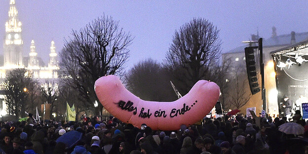 Demonstration gegen die schwarz-blaue Regierung am 13. Januar in Wien Demonstration gegen die schwarz-blaue Regierung am 13. Januar in Wien