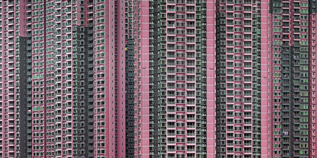 Foto einer sehr kleinteilig gegliederten Hochhausfassade Foto einer sehr kleinteilig gegliederten Hochhausfassade
