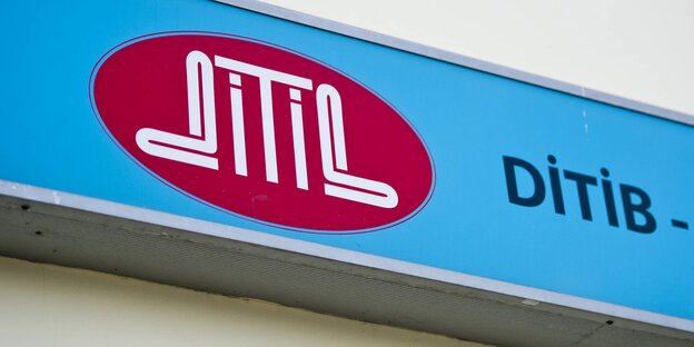 Der Schriftzug "Ditib" auf einem Schild Der Schriftzug "Ditib" auf einem Schild