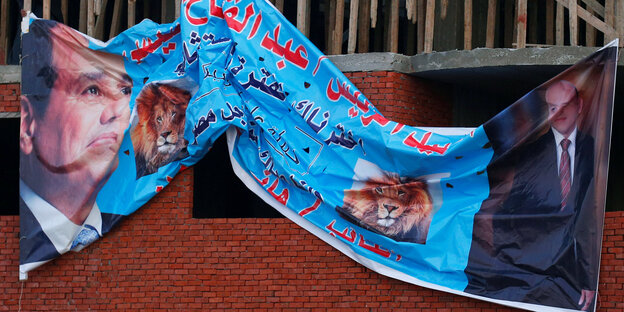 Wahlkampfwerbung für Sisi an einer Hauswand Wahlkampfwerbung für Sisi an einer Hauswand
