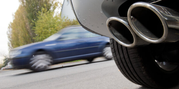 Auspuffrohre eines Auto Auspuffrohre eines Auto