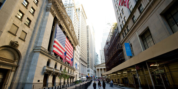 Die New Yorker Börse an der Wall Street im Finanzdistrikt. Die New Yorker Börse an der Wall Street im Finanzdistrikt.