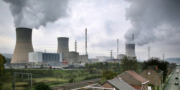 Ein Atomkraftwerk Ein Atomkraftwerk