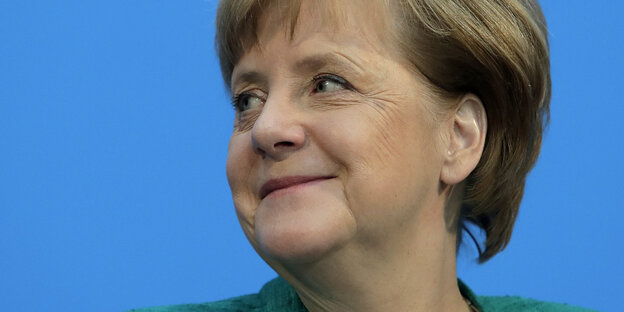 Eine Frau lächelt Eine Frau lächelt