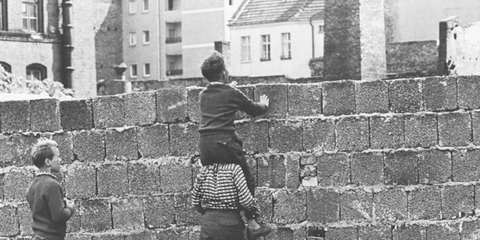 Bildresultat för berlin 1961 mauerbau