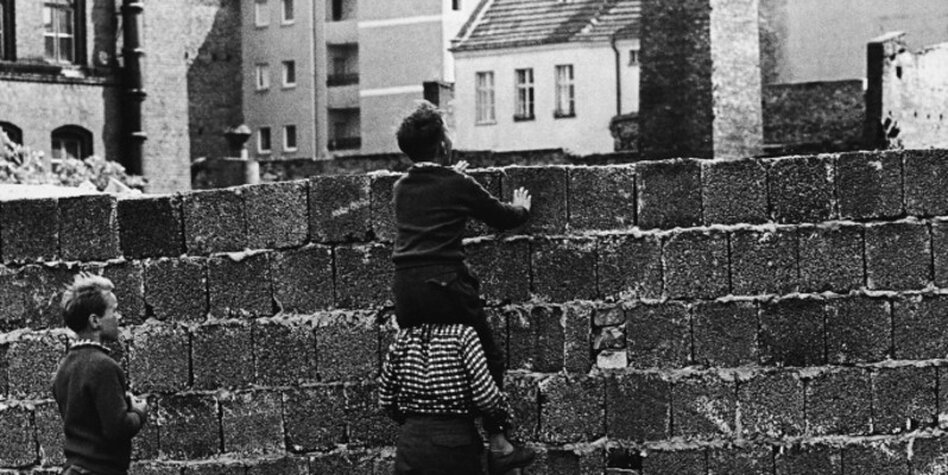 Bildresultat för berlin 1961 mauerbau