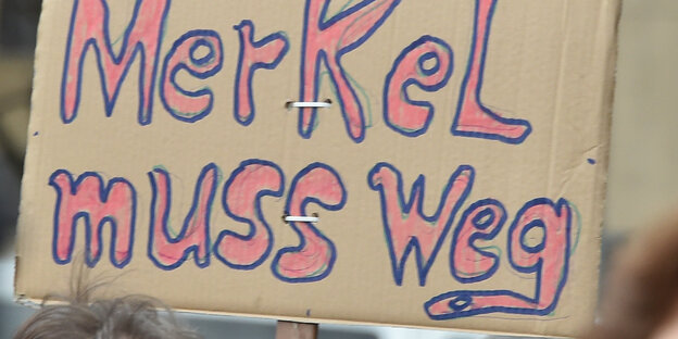 "Merkel muss weg"-Schild "Merkel muss weg"-Schild